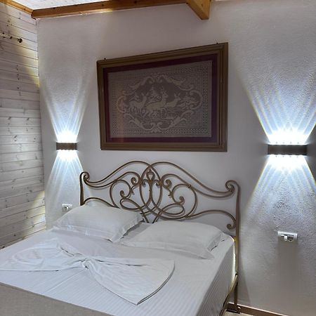 Nashos Bungalows Himare Fshat Esterno foto