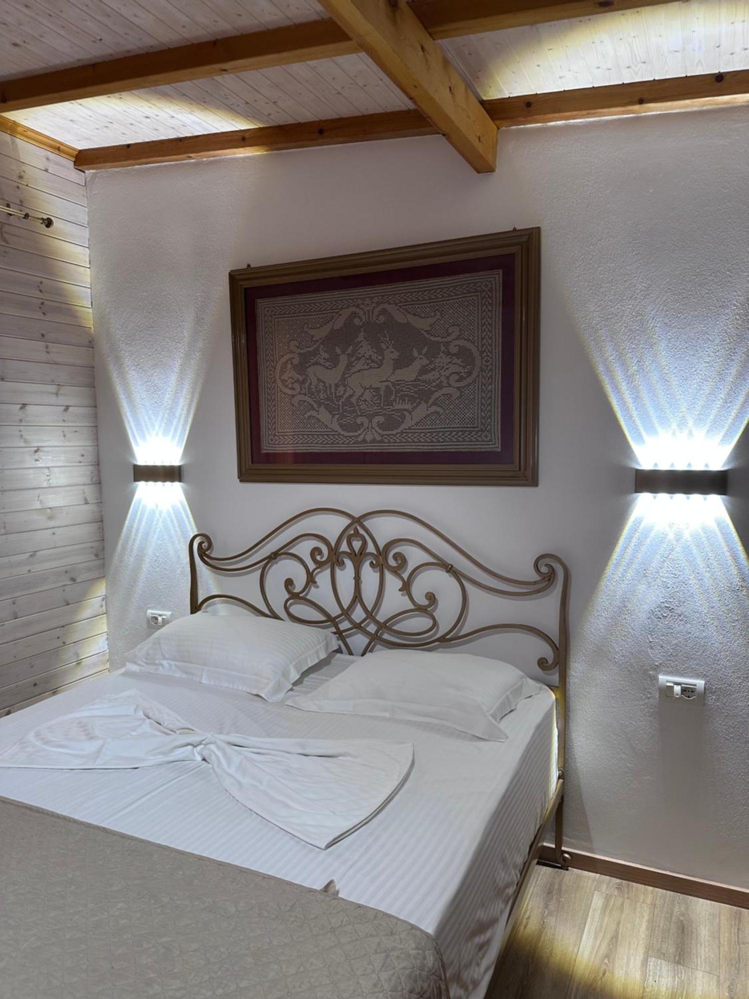 Nashos Bungalows Himare Fshat Esterno foto