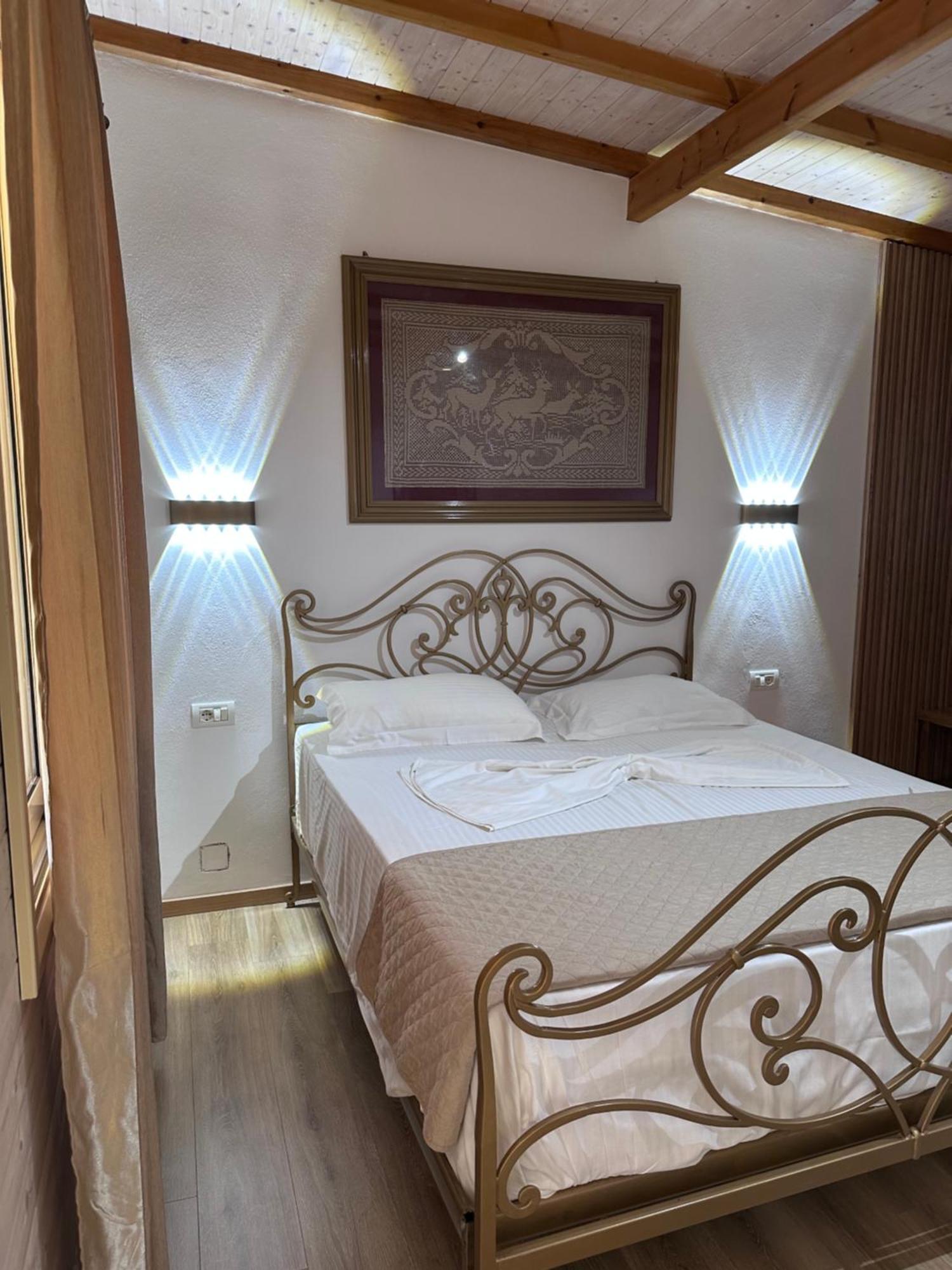 Nashos Bungalows Himare Fshat Esterno foto